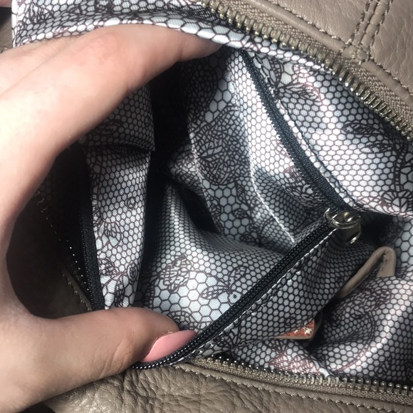 Danier Leather Shoulder bag/Handbag in beige - Picture 13 of 15